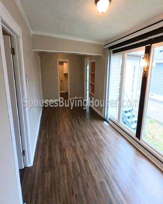 2125 Wallace Ave - Photo 3 of 14