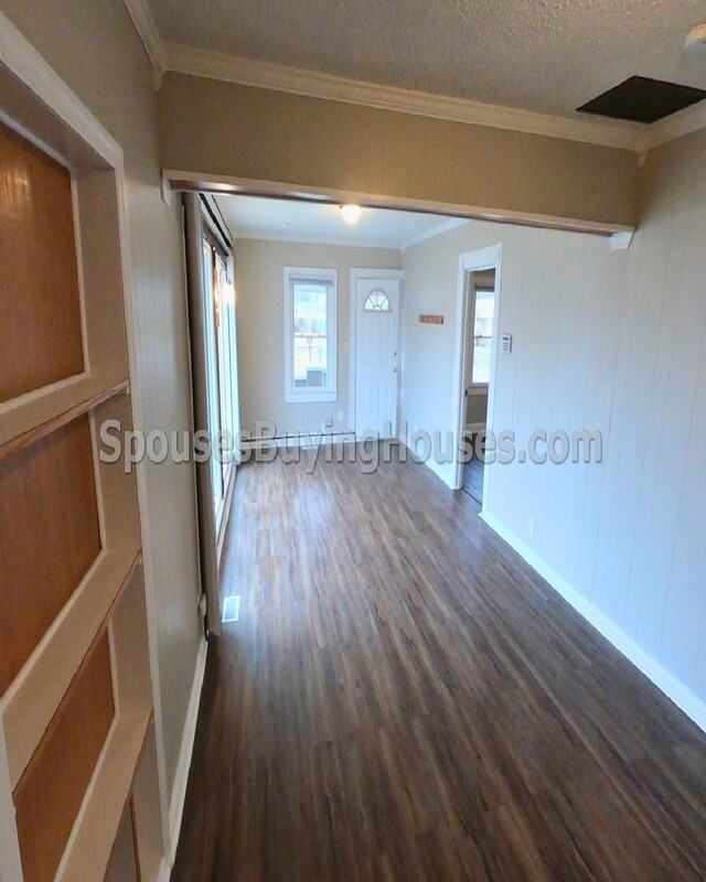 2125 Wallace Ave - Photo 4 of 14