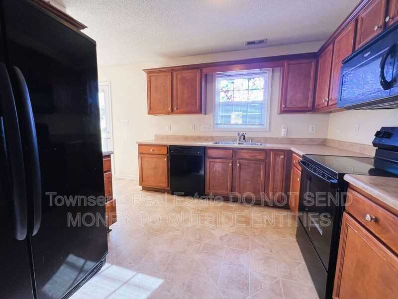 4417 Harborgate Rd - Photo 5 of 20