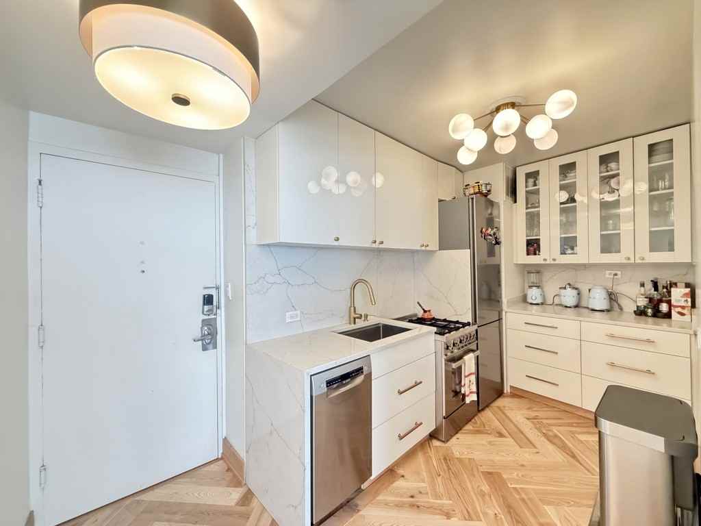 1150 N Lake Shore Dr #7K - Photo 2 of 21
