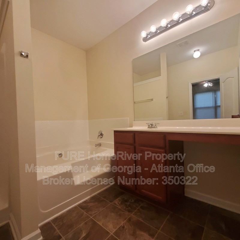 3744 Humber Ct - Photo 4 of 9