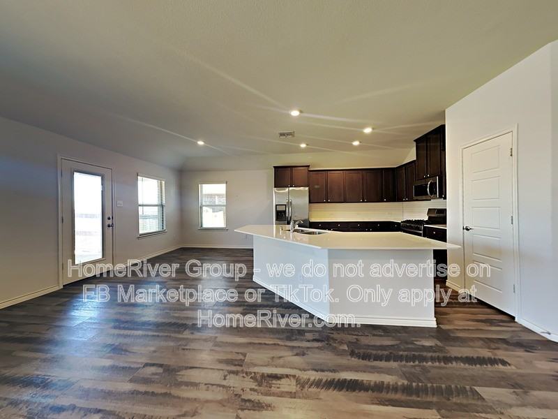10209 Travis Rd - Photo 4 of 25