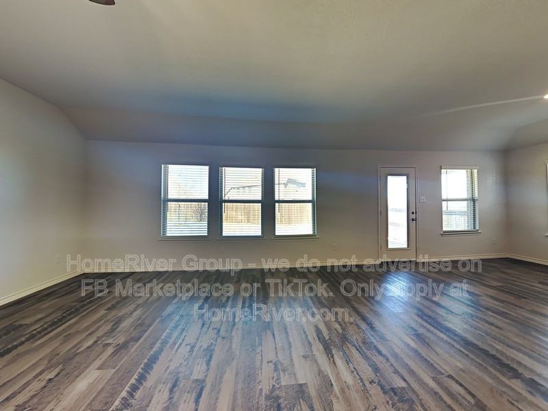 10209 Travis Rd - Photo 5 of 25