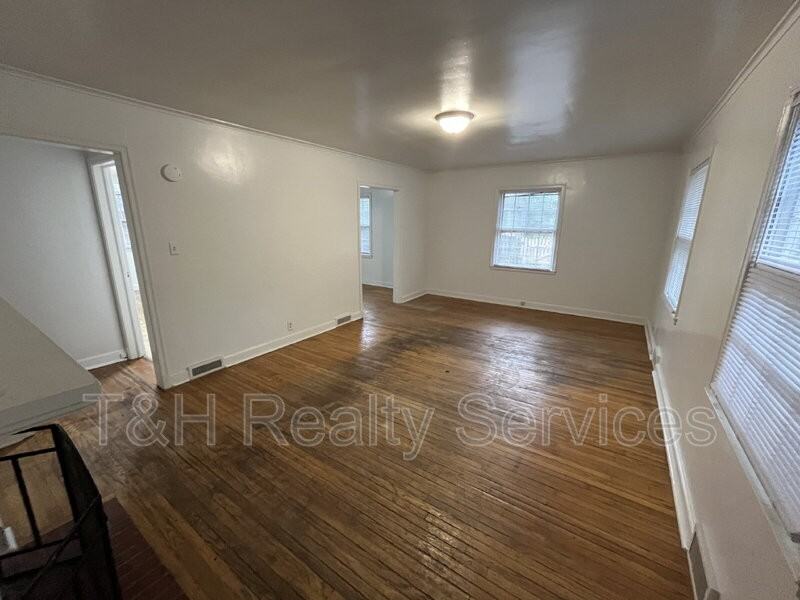 160 W 47th St - Photo 6 of 23