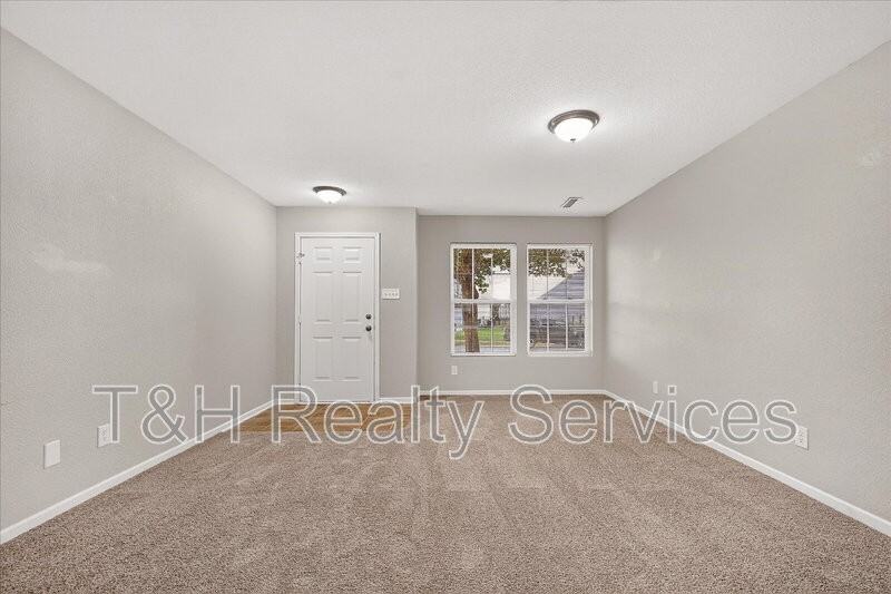 2883 Beethoven Ave - Photo 4 of 27