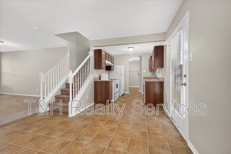 2883 Beethoven Ave - Photo 6 of 27