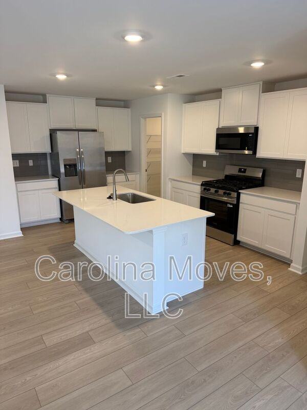 164 Crewe St - Photo 2 of 35