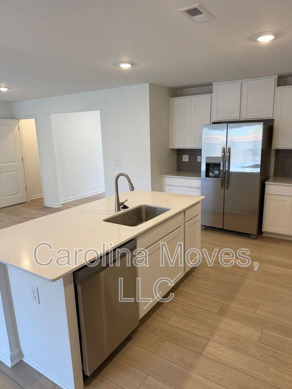 164 Crewe St - Photo 4 of 35