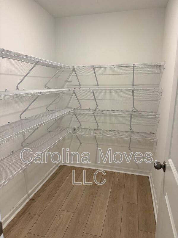 164 Crewe St - Photo 6 of 35