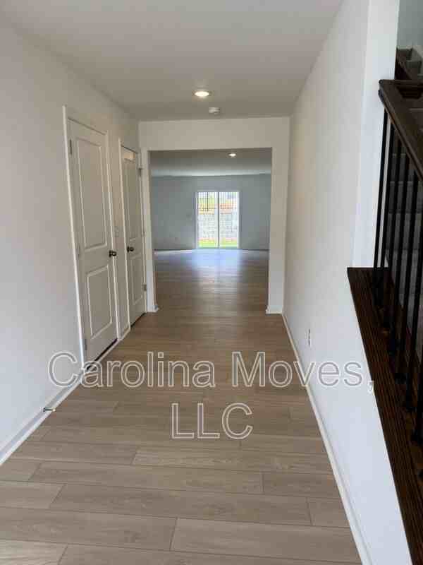 164 Crewe St - Photo 7 of 35