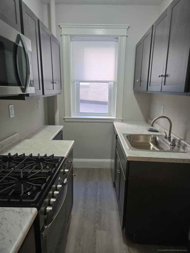 221 Kelton St #4 - Photo 7 of 11