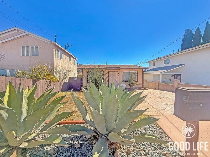 909 Pecos St - Photo 2 of 18