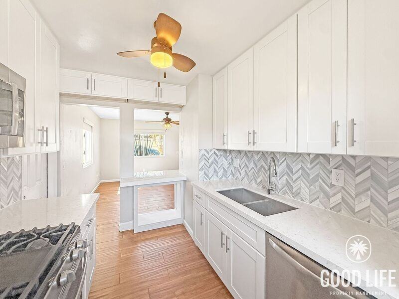 909 Pecos St - Photo 7 of 18