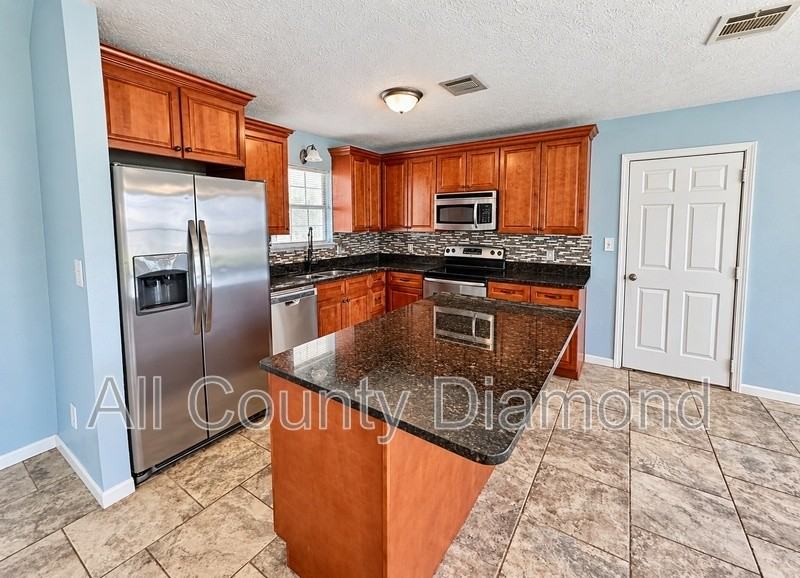 504 Tammy St - Photo 2 of 13