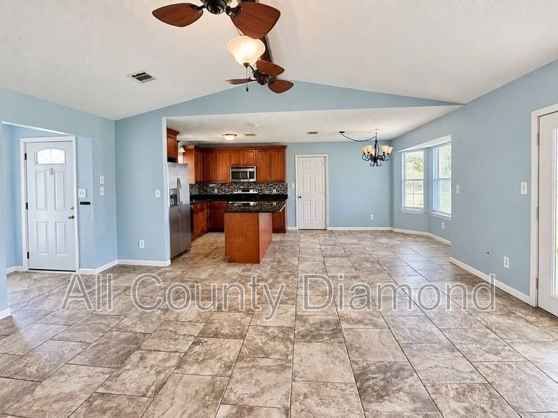 504 Tammy St - Photo 3 of 13