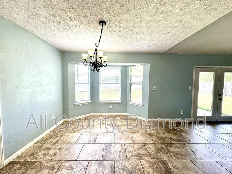 504 Tammy St - Photo 5 of 13