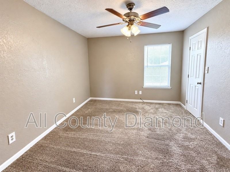504 Tammy St - Photo 6 of 13
