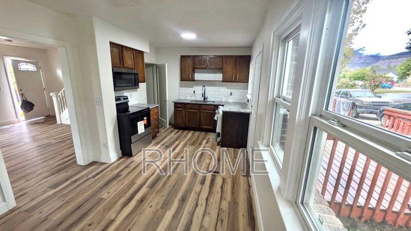2904 Fowler Ave - Photo 2 of 17