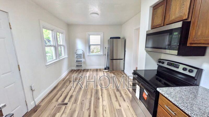 2904 Fowler Ave - Photo 4 of 17