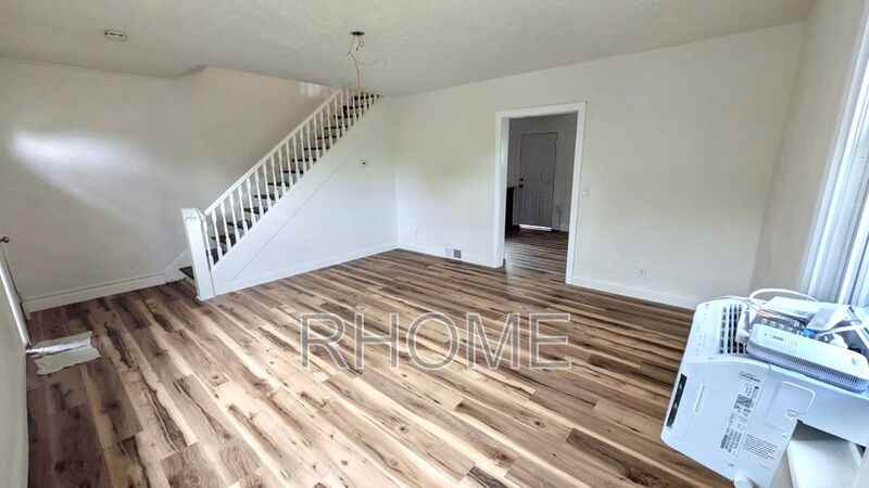 2904 Fowler Ave - Photo 5 of 17