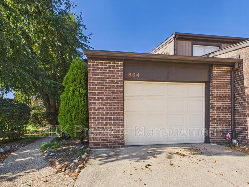904 Quarry Dr - Photo 2 of 34