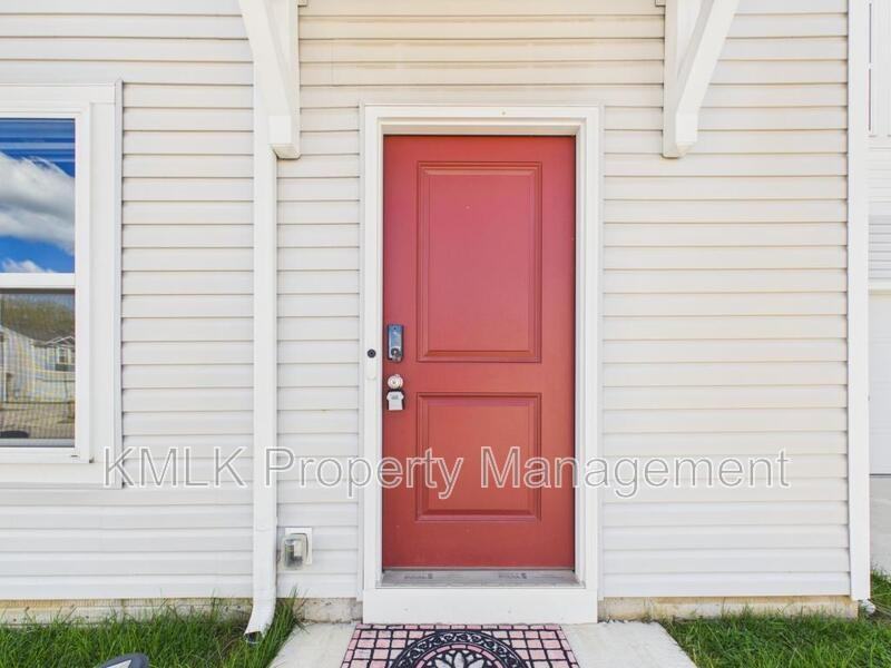 572 Auld Farm Cir - Photo 3 of 44