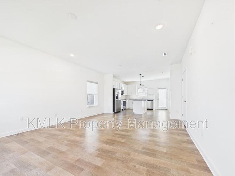 572 Auld Farm Cir - Photo 4 of 44