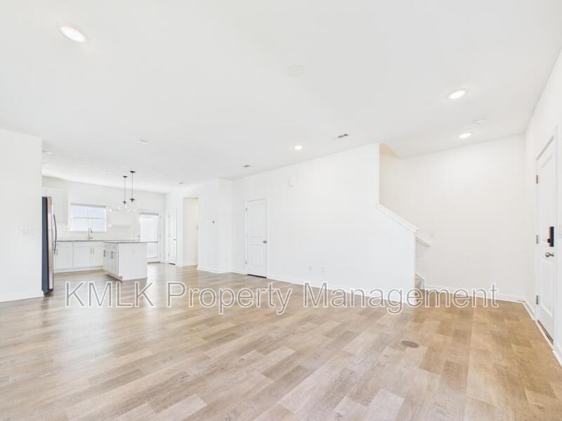 572 Auld Farm Cir - Photo 5 of 44