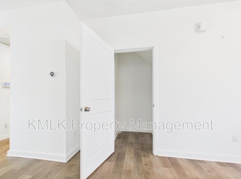 572 Auld Farm Cir - Photo 7 of 44