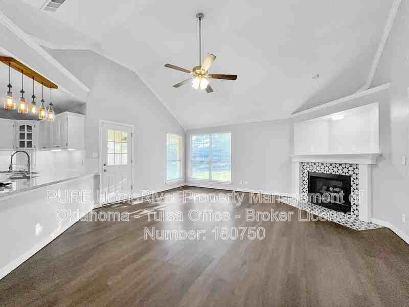 10736 E 120th St N - Photo 2 of 27