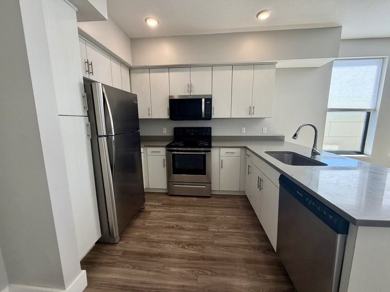 826 Pennsylvania St - Photo 4 of 20
