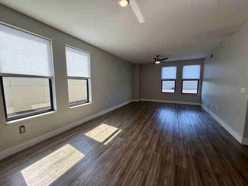 826 Pennsylvania St - Photo 6 of 20