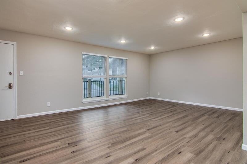 1130 W 11th St - Photo 2 of 13