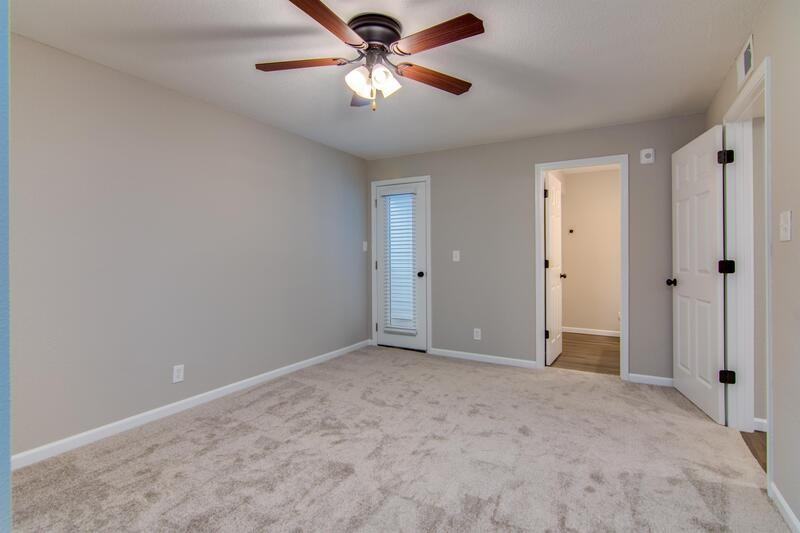 1130 W 11th St - Photo 4 of 13