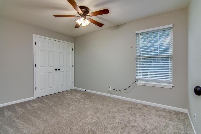1130 W 11th St - Photo 6 of 13