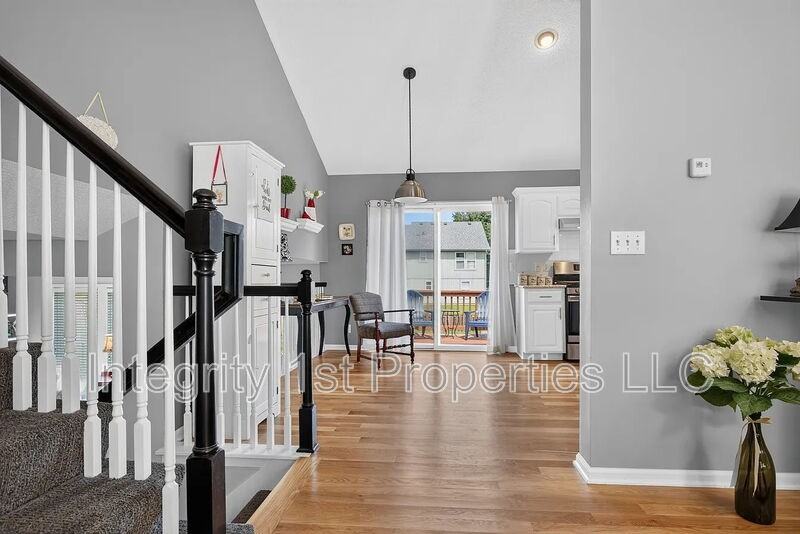 16222 W 157th Ter - Photo 3 of 26