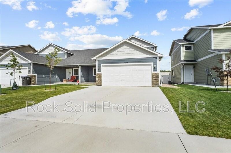 1548 Danny Pl - Photo 4 of 36