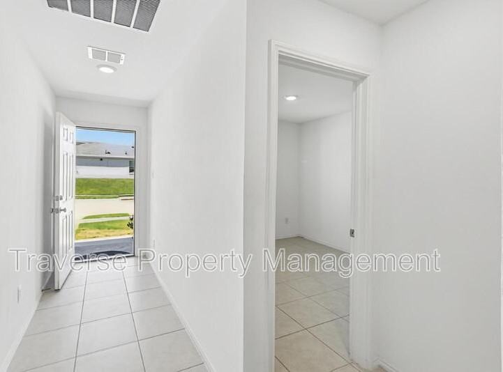 1380 Beach Dr - Photo 3 of 26
