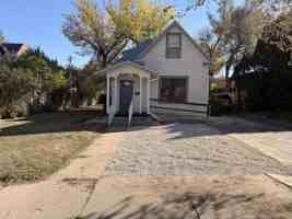 featured image of 833 S Center St