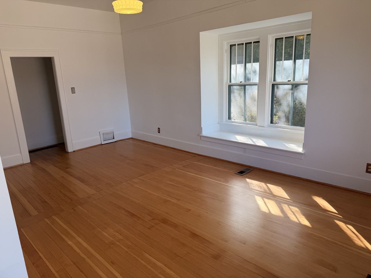 833 South Center Street - Photo 3 of 13