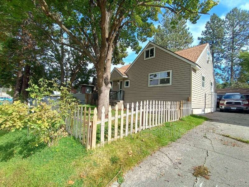 6128 N Oak St - Photo 3 of 33