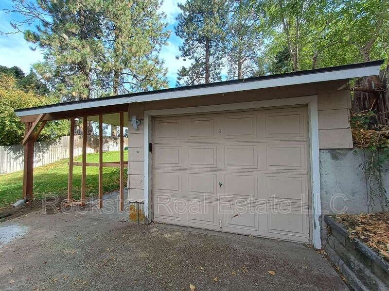 6128 N Oak St - Photo 4 of 33