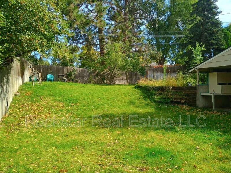 6128 N Oak St - Photo 7 of 33