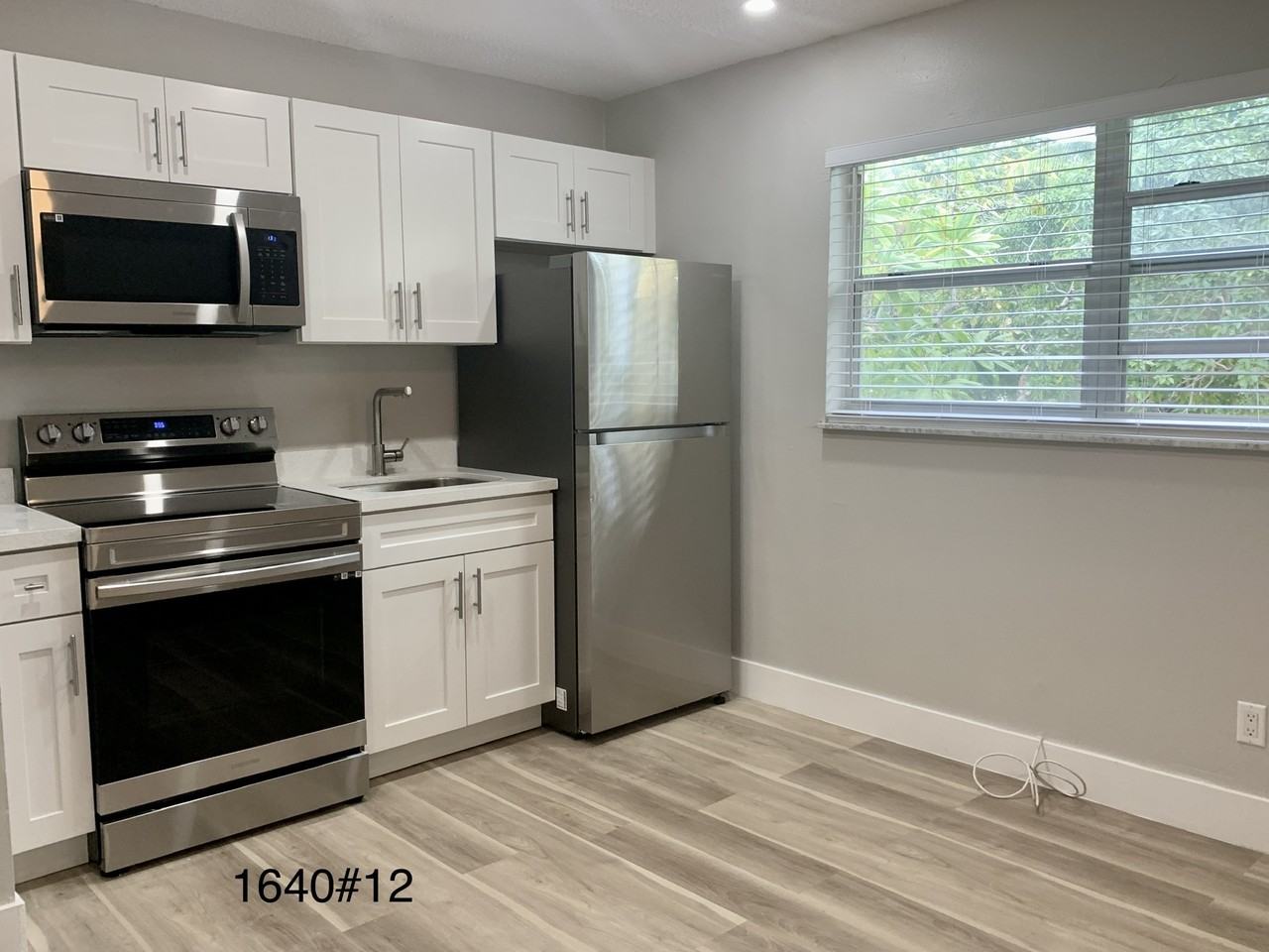 1640 N DIXIE HWY - Photo 2 of 16