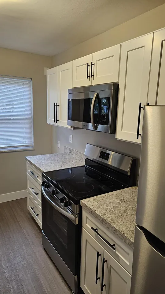 5903 North Wayne - Photo 5 of 27