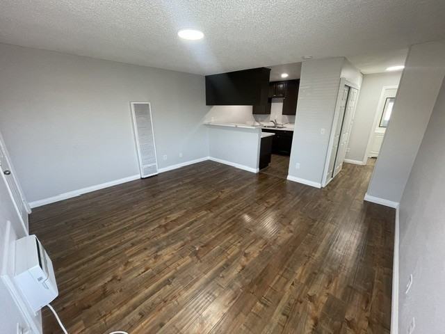 1333 W. Stoneridge Court - Photo 4 of 13