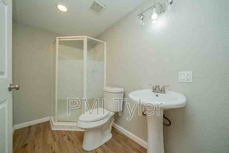 1021 N Montgomery St - Photo 3 of 5