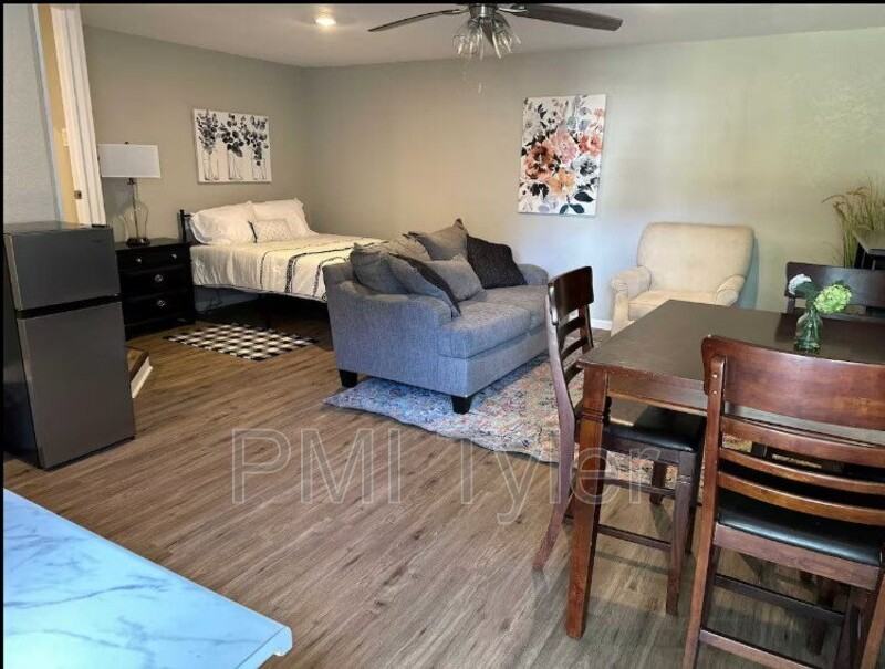 1021 N Montgomery St - Photo 4 of 5