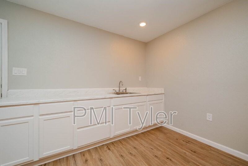 1021 N Montgomery St - Photo 5 of 5