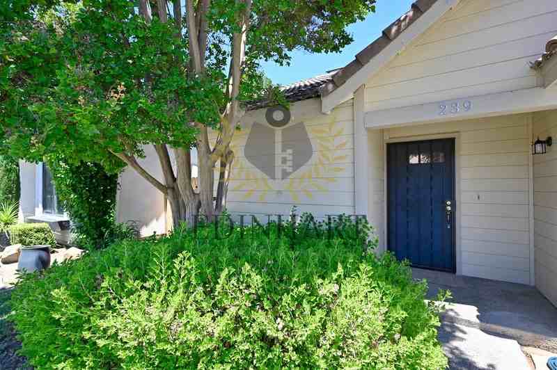 239 W Fallbrook Ave - Photo 4 of 37